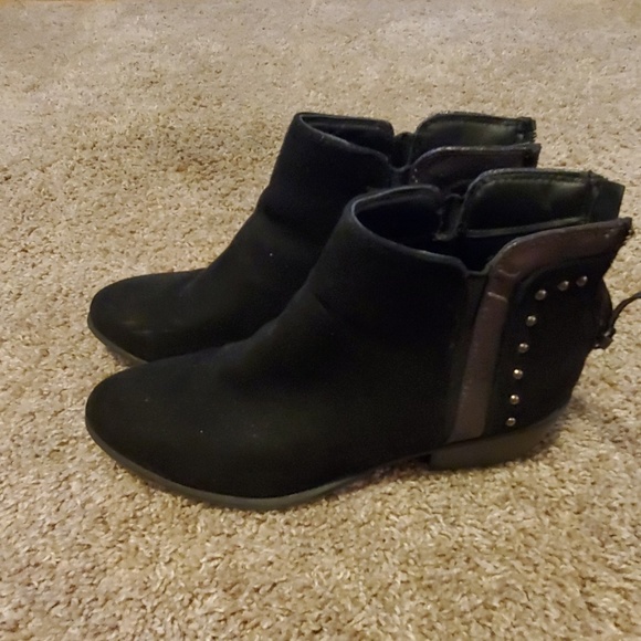 Black Heel Boots - Picture 2 of 3